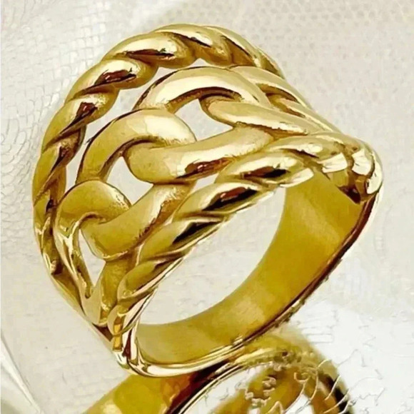 Jewelry - Chain twist ring  